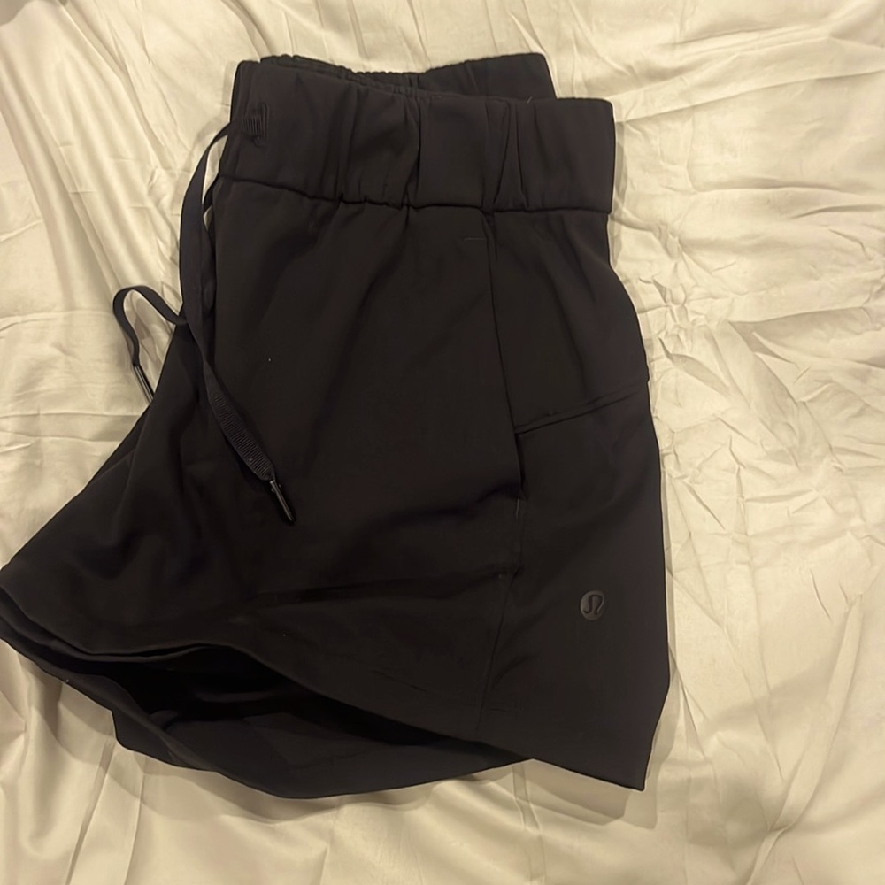 Lululemon shorts size 6
